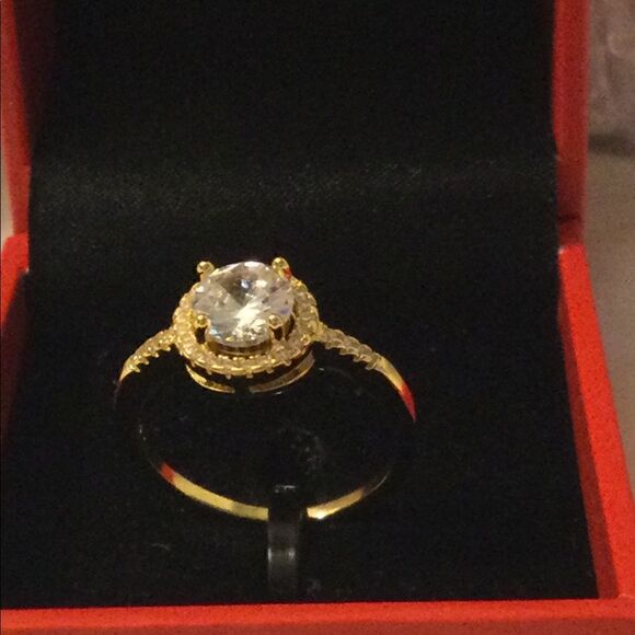 NWT Peermont Sz 9 round "diamond" ring Halo ringed goldtone - Picture 4 of 11